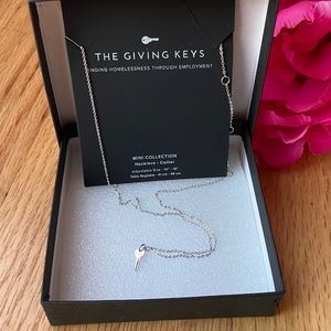 NWT🤍 The Giving Key Necklace